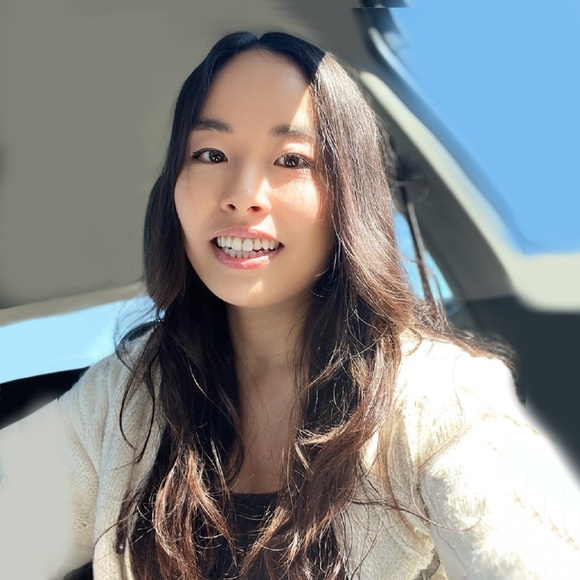 Profile Picture of Shawna Kim (@skk5095) on Poshmark