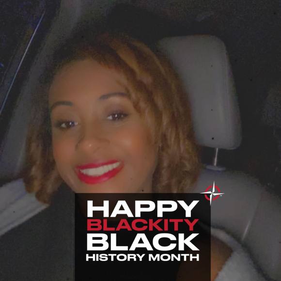 Profile Picture of Corinn Glover (@corinnglover) on Poshmark