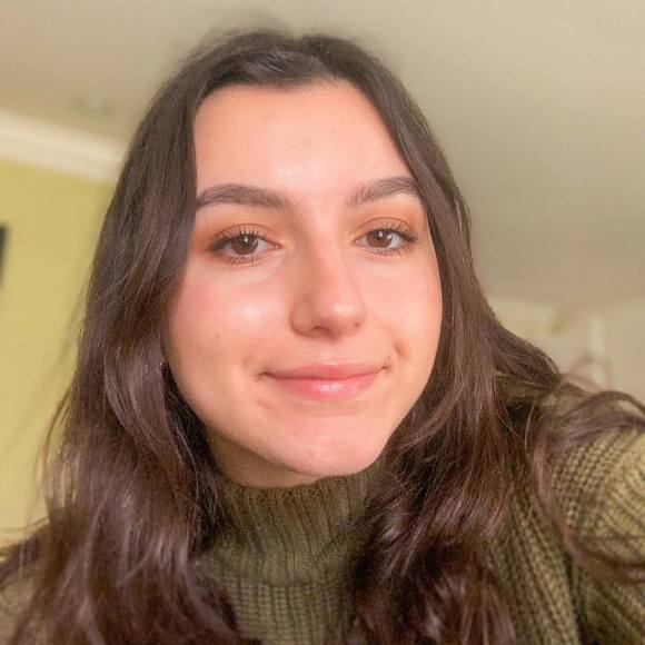 Profile Picture of Irene Alexakos (@irenexdy) on Poshmark