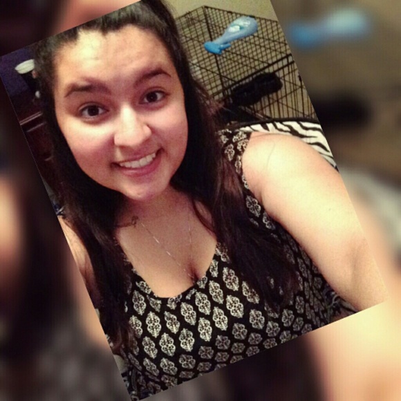 Profile Picture of Maxine Ramos (@mramos08) on Poshmark