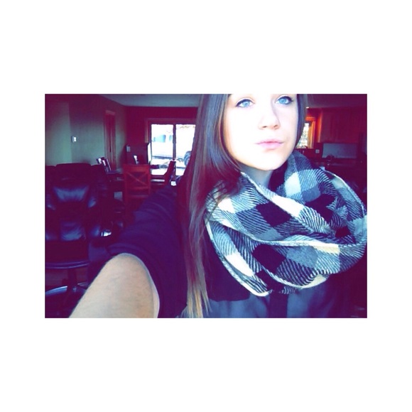 Profile Picture of Tish Overpeck (@tish_overpeck) on Poshmark