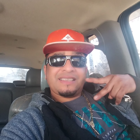 Profile Picture of Moises Hernandez candela (@angelreyna1) on Poshmark