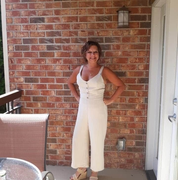 Profile Picture of Shelley Albany (@shelleydeer) on Poshmark