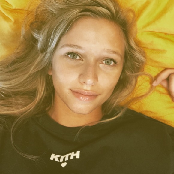 Profile Picture of Jillian Pickens (@jillo139) on Poshmark