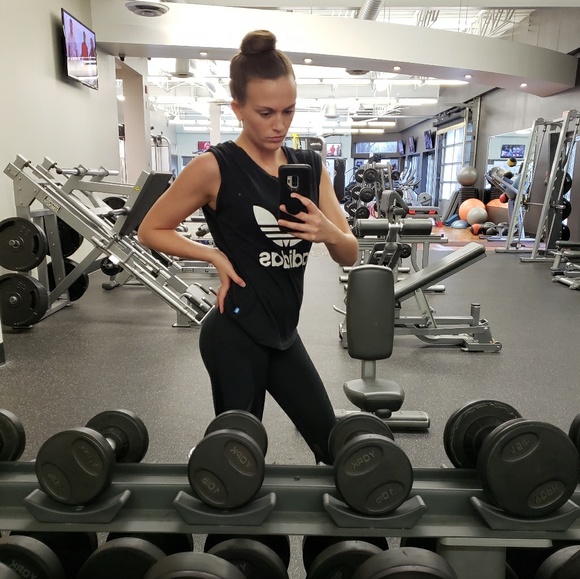 Profile Picture of Melissa Skrobiak (@melissaskrobiak) on Poshmark