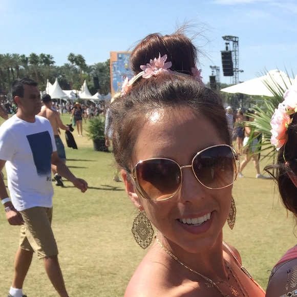 Profile Picture of Michelle Peuchot (@letlove) on Poshmark