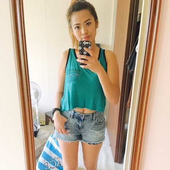 Profile Picture of Dulcelyn Alegado (@dulce1206) on Poshmark
