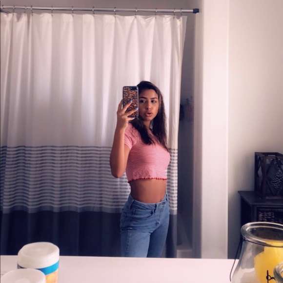 Profile Picture of Leah Ramos (@l3ahann_) on Poshmark