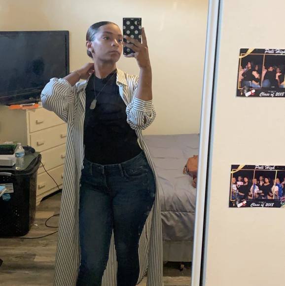 Profile Picture of Robinne Taylor (@rltaylor0618) on Poshmark