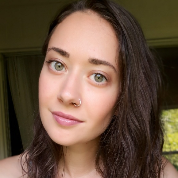 Profile Picture of Kellie Weidinger (@k_weidinger) on Poshmark