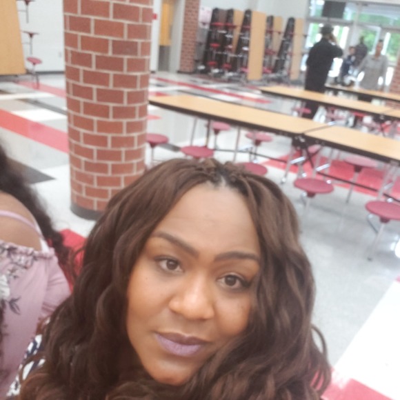 Profile Picture of Nina Ewing (@newing43) on Poshmark