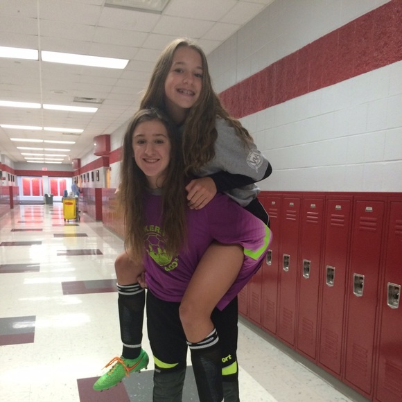 Profile Picture of Nicole Kleronomos (@colie2001) on Poshmark