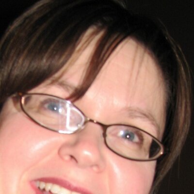 Profile Picture of Beverley  Perry (@dotellmenow) on Twitter