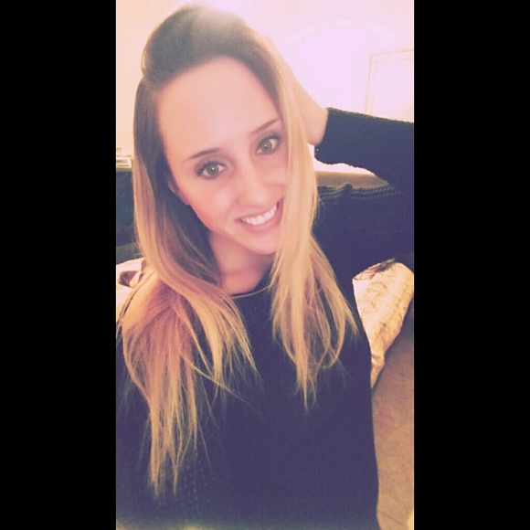 Profile Picture of Sharessa Boeckmann (@sboeckmann) on Poshmark