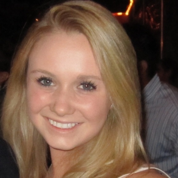 Profile Picture of Lauren Ohmstede (@laurenohmstede) on Poshmark
