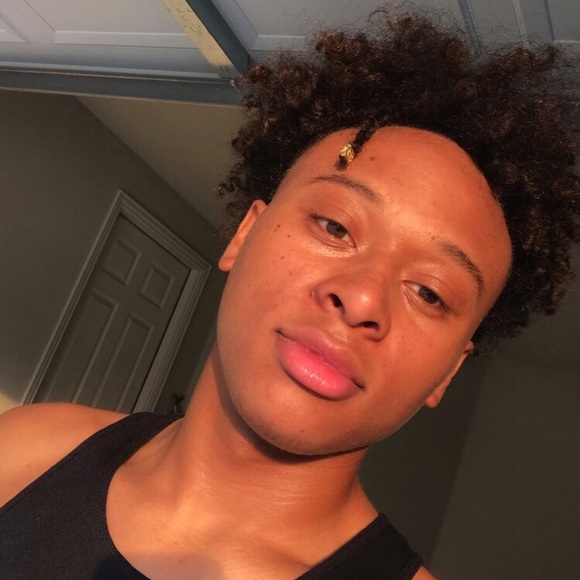 Profile Picture of Harrington Holloway (@harrington_30) on Poshmark