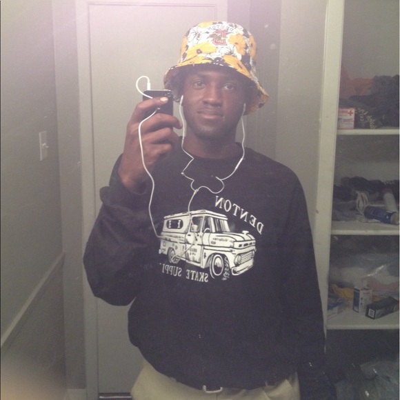 Profile Picture of Carl Williams (@carldwil22) on Poshmark