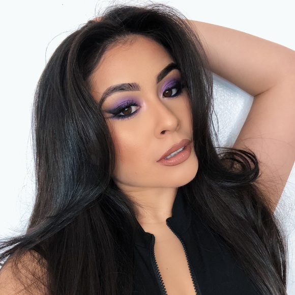Profile Picture of Alondra Barron (@alondra_barron) on Poshmark