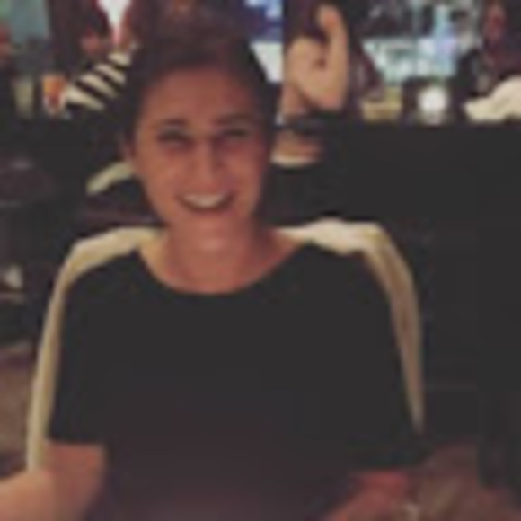 Profile Picture of Rachel Breslauer (@rsbreslauer91) on Poshmark