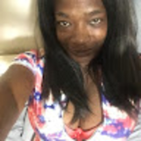 Profile Picture of Aquanella Cooper (@aquanellacooper) on Poshmark