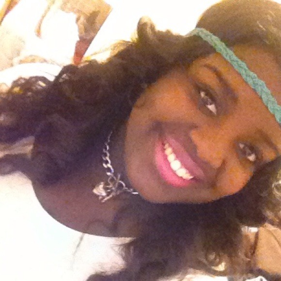 Profile Picture of Aeshia Demps (@ademps09) on Poshmark