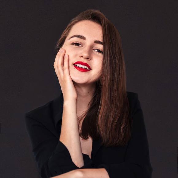 Profile Picture of Julia Nazarenko (@julia_nazarenko) on Poshmark