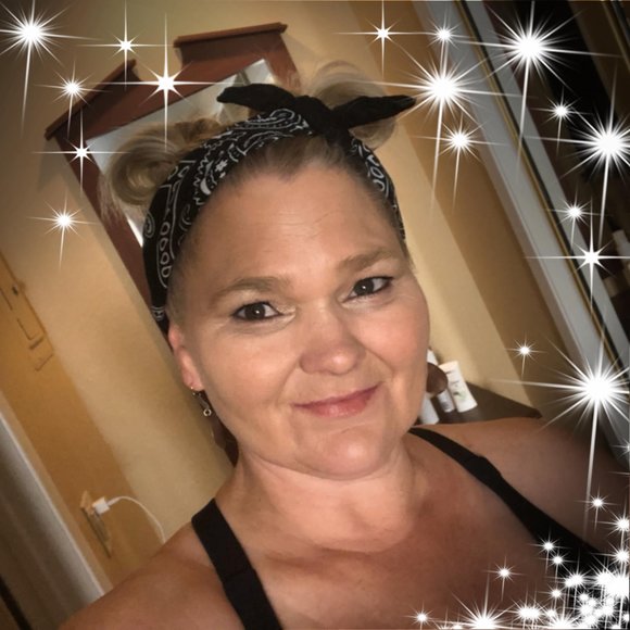 Profile Picture of Shelly Fleming (@mamaflemingxoxo) on Poshmark