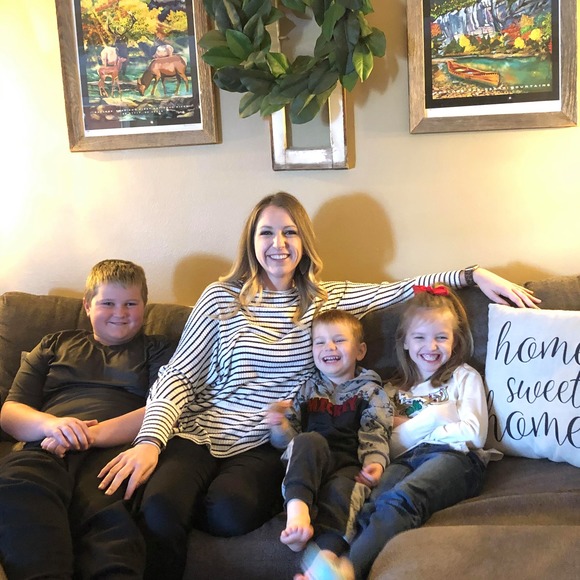 Profile Picture of Lindsay Hohf (@hohf22) on Poshmark