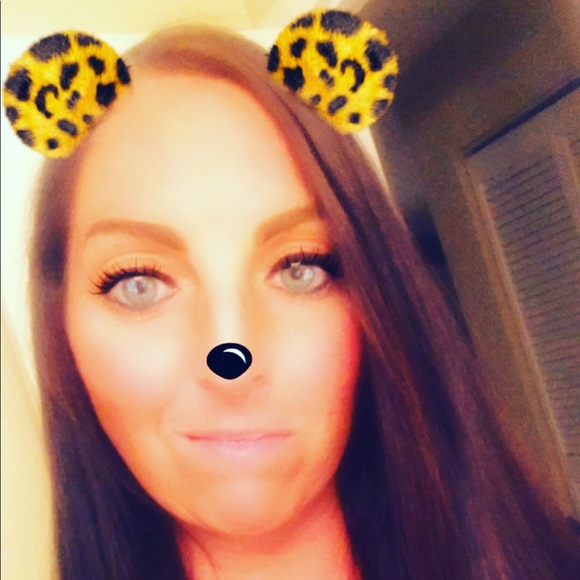 Profile Picture of Amanda Boocher (@aboocher) on Poshmark