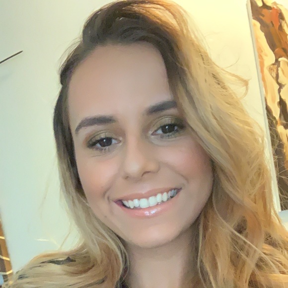 Profile Picture of Lisa Eckerson (@lisaeckerson) on Poshmark
