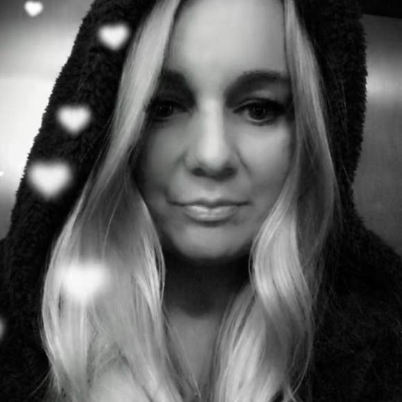Profile Picture of Rachel Beard (@rbeard4) on Poshmark