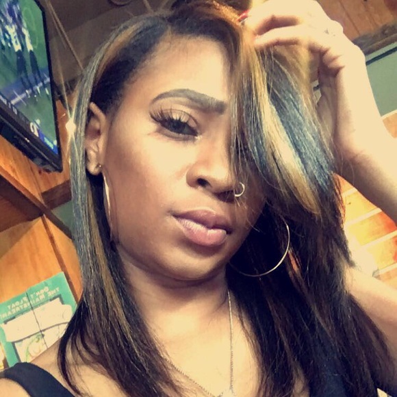 Profile Picture of Alana Johnson (@alanajohnson21) on Poshmark