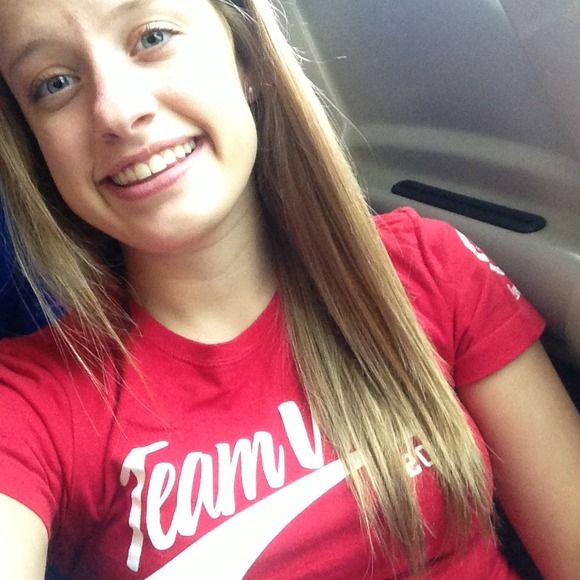 Profile Picture of Victoria Reynolds (@victoriarey) on Poshmark