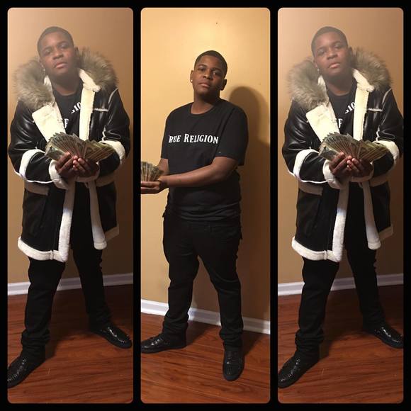 Profile Picture of Clarence Rhodes (@rclarence81) on Poshmark