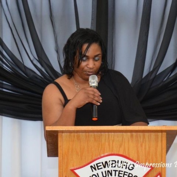 Profile Picture of Lisa Yates (@lybobo22) on Poshmark