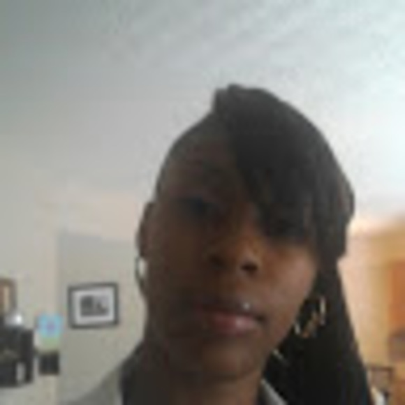 Profile Picture of Leah Wright (@lawright702) on Poshmark