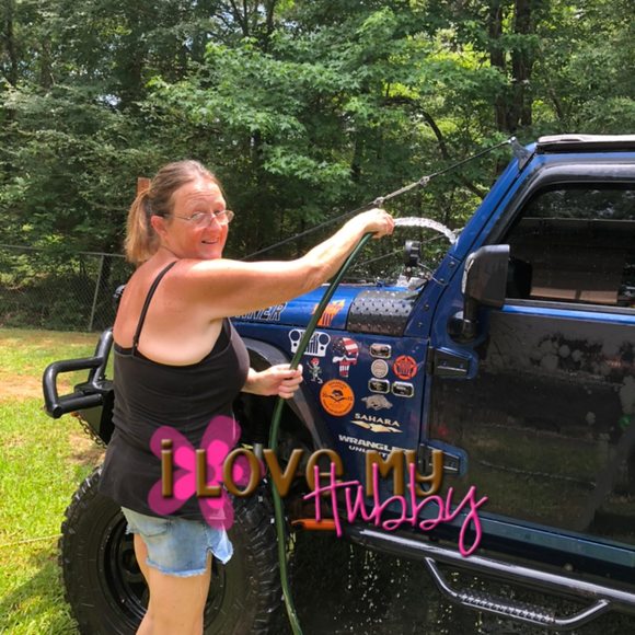 Profile Picture of Debbie Feeser (@debbiefeeser) on Poshmark