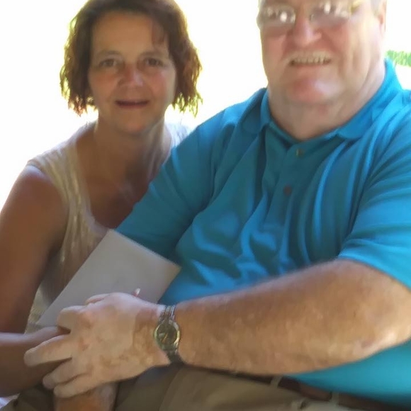 Linda Akridge - Poshmark Profile Picture of Linda Akridge (@lindaakridge21) on Poshmark