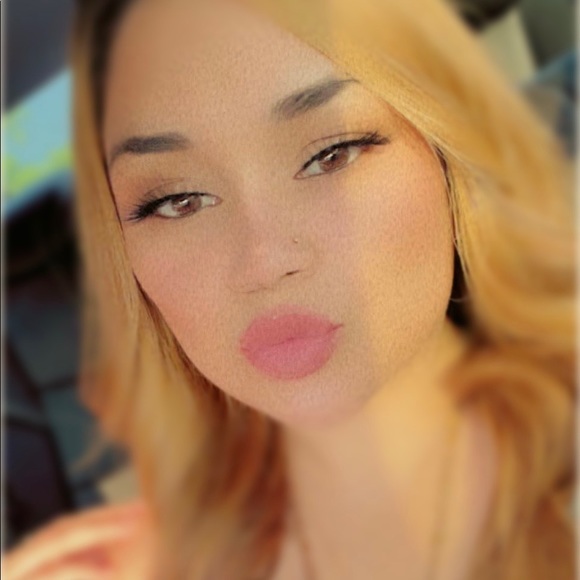 Profile Picture of Marcella Cepeda (@cepedamarcella1) on Poshmark