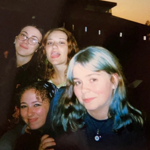 Profile Picture of Kendall Bishop (@kendallsux) on Poshmark