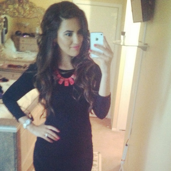 Profile Picture of Vee Ulaj (@vikiulaj) on Poshmark