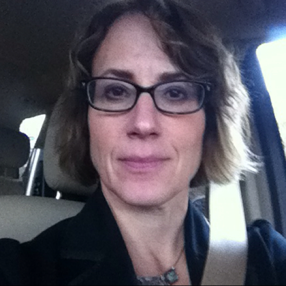 Profile Picture of Lisa Botos (@lisaromanoff) on Poshmark