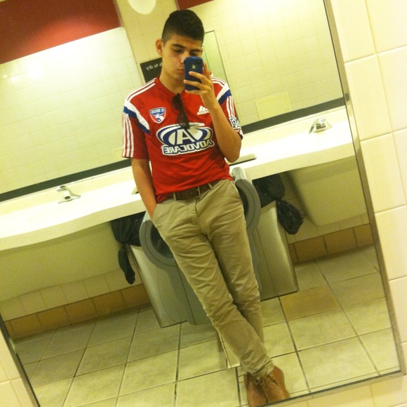 Profile Picture of Rene Arroyo (@renearroyo23) on Poshmark