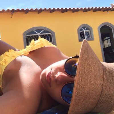 Profile Picture of Kelli Almeida (@kellialmeida17) on Twitter