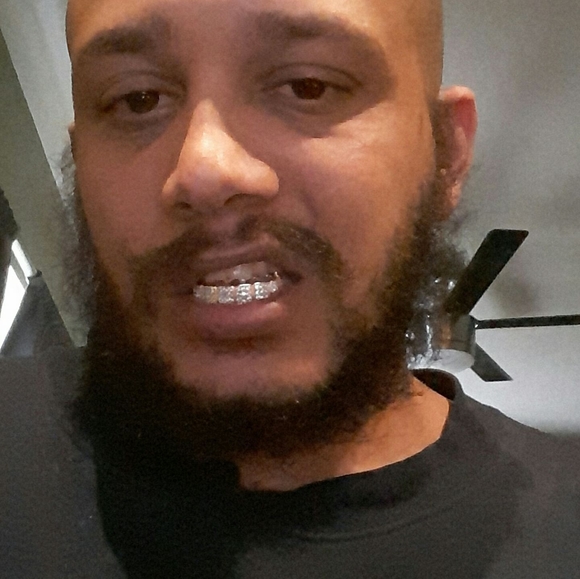 Profile Picture of Derell All (@ddevonallen) on Poshmark