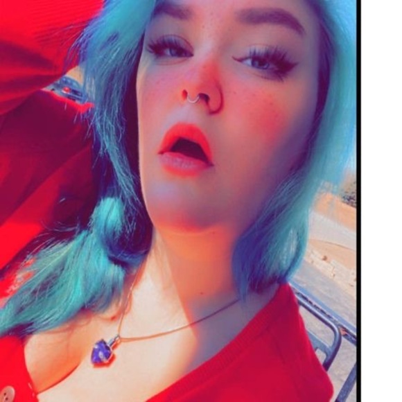 Profile Picture of Alyssa Arivett (@alyssaarivett) on Poshmark