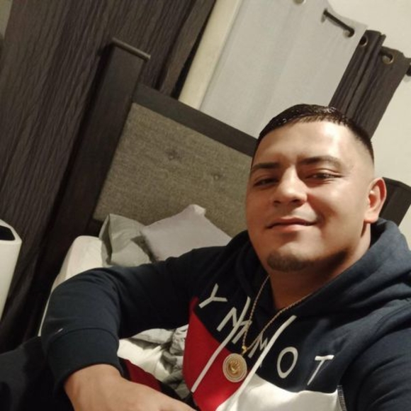Profile Picture of David Fandiño (@sr7650409) on Poshmark