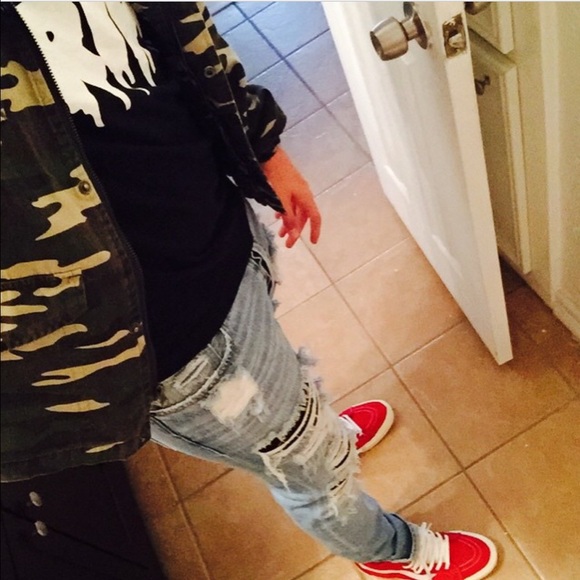 Profile Picture of Tyler Tomlinson (@yungtyler) on Poshmark