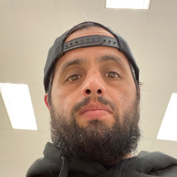 Profile Picture of Leon Huffman (@leonhuffman) on Poshmark