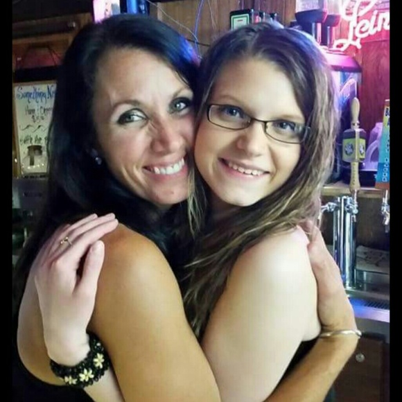 Profile Picture of Ashley Schraufnagel (@amschraufnagel) on Poshmark